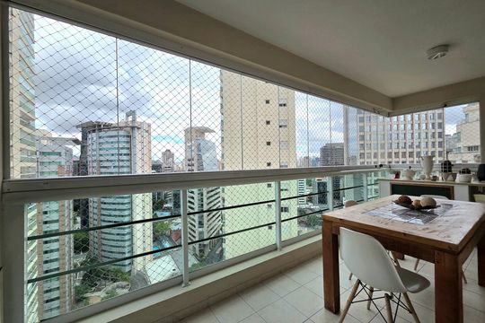 Venda de apartamento mobiliado na Vila Olímpia com 3 quartos, piscina e academia no condomínio. — Varanda