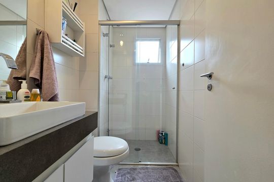 Venda de apartamento mobiliado na Vila Olímpia com 3 quartos, piscina e academia no condomínio. — Banheiro Social