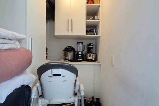 Venda de apartamento mobiliado na Vila Olímpia com 3 quartos, piscina e academia no condomínio. — Despensa