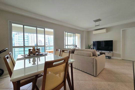 Venda de apartamento mobiliado na Vila Olímpia com 3 quartos, piscina e academia no condomínio. — Sala