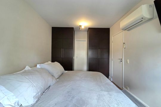 Venda de apartamento mobiliado na Vila Olímpia com 3 quartos, piscina e academia no condomínio. — Suíte