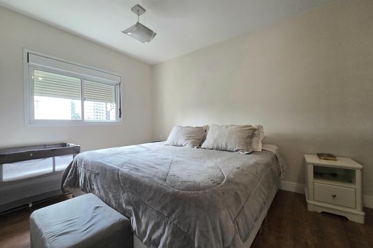 Venda de apartamento mobiliado na Vila Olímpia com 3 quartos, piscina e academia no condomínio. — Suíte