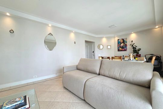 Venda de apartamento mobiliado na Vila Olímpia com 3 quartos, piscina e academia no condomínio. — Sala