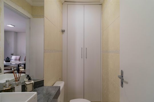 Venda de apartamento em Perdizes com 2 quartos e varanda. — Lavabo