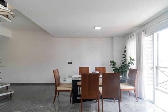 Venda de apartamento em Perdizes com 2 quartos e varanda. — Sala