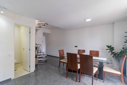Venda de apartamento em Perdizes com 2 quartos e varanda. — Sala