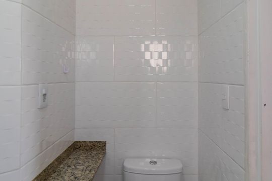Venda de apartamento em Perdizes com 2 quartos e varanda. — Banheiro da Suíte 2