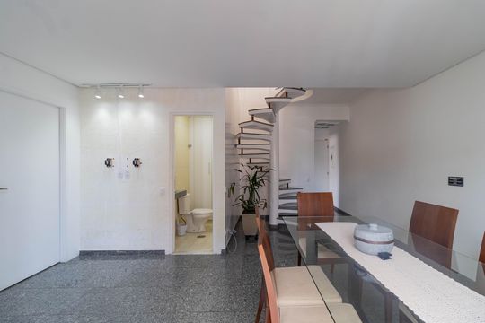 Venda de apartamento em Perdizes com 2 quartos e varanda. — Sala