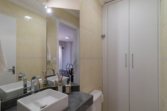 Venda de apartamento em Perdizes com 2 quartos e varanda. — Lavabo