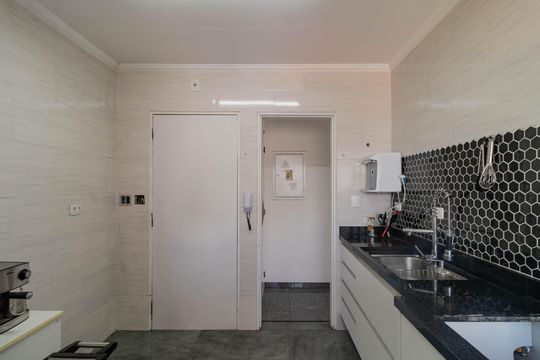 Venda de apartamento em Perdizes com 2 quartos e varanda. — Cozinha