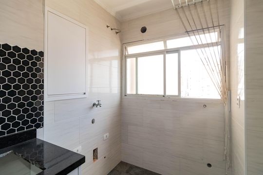 Venda de apartamento em Perdizes com 2 quartos e varanda. — Área de Serviço