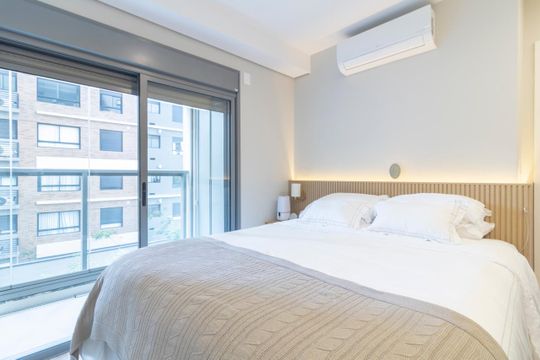 Comprar apartamento mobiliado em Indianópolis com 2 quartos e piscina. Aceitam animais. — Quarto Suíte 1