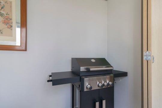 Comprar apartamento mobiliado em Indianópolis com 2 quartos e piscina. Aceitam animais. — Varanda