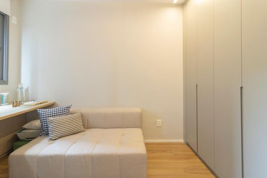 Comprar apartamento mobiliado em Indianópolis com 2 quartos e piscina. Aceitam animais. — Quarto Suíte 2