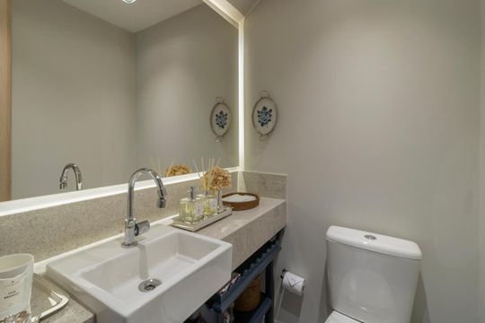 Comprar apartamento mobiliado em Indianópolis com 2 quartos e piscina. Aceitam animais. — Lavabo