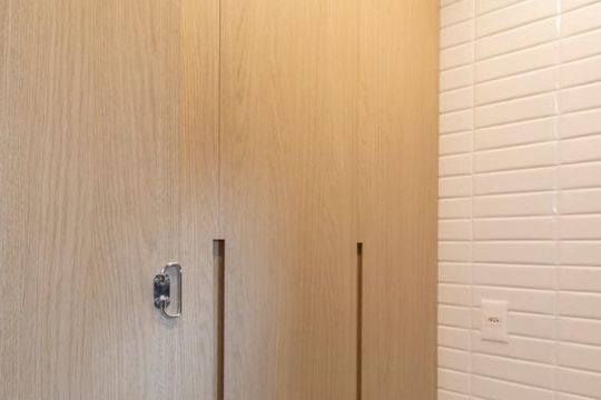 Comprar apartamento mobiliado em Indianópolis com 2 quartos e piscina. Aceitam animais. — Área de Serviço