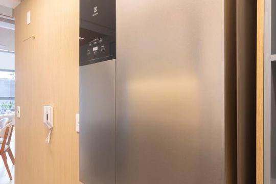 Comprar apartamento mobiliado em Indianópolis com 2 quartos e piscina. Aceitam animais. — Cozinha