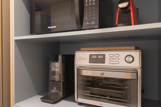 Comprar apartamento mobiliado em Indianópolis com 2 quartos e piscina. Aceitam animais. — Cozinha