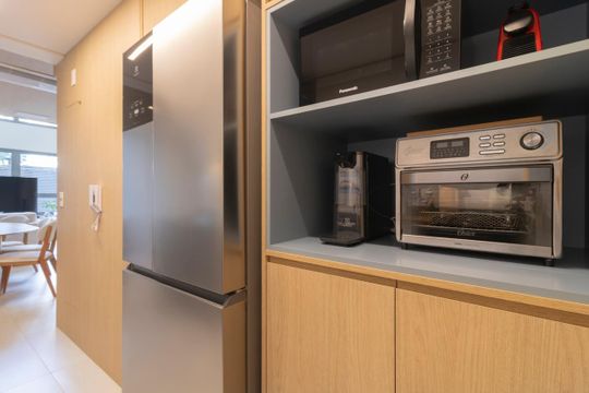 Comprar apartamento mobiliado em Indianópolis com 2 quartos e piscina. Aceitam animais. — Cozinha