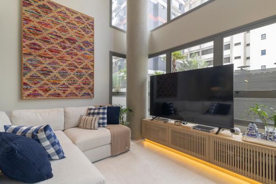 Comprar apartamento mobiliado em Indianópolis com 2 quartos e piscina. Aceitam animais. — foto 1
