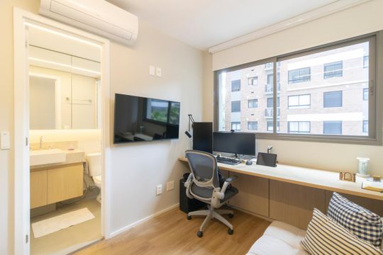 Comprar apartamento mobiliado em Indianópolis com 2 quartos e piscina. Aceitam animais. — Quarto Suíte 2