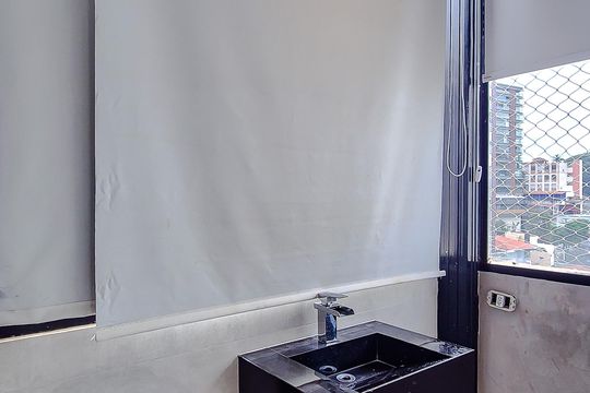 Compra este apartamento com 3 quartos, piscina no condomínio e jardim. — Banheiro da Suite (Piso Superior)