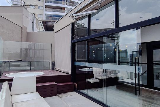 Compra este apartamento com 3 quartos, piscina no condomínio e jardim. — Área externa - Piso Superior