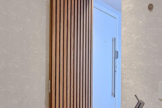 Compra este apartamento com 3 quartos, piscina no condomínio e jardim. — Lavabo