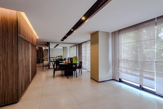 Compra este apartamento com 3 quartos, piscina no condomínio e jardim. — Área comum