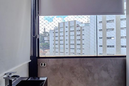 Compra este apartamento com 3 quartos, piscina no condomínio e jardim. — Banheiro da Suite (Piso Superior)