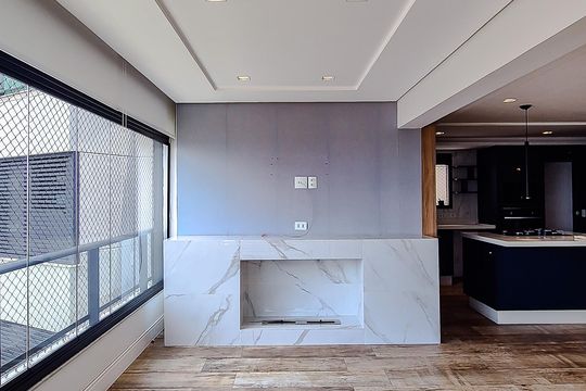 Compra este apartamento com 3 quartos, piscina no condomínio e jardim. — Varanda da Sala