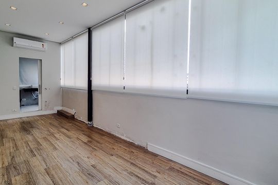 Compra este apartamento com 3 quartos, piscina no condomínio e jardim. — Quarto 5 - Suite (Piso Superior)