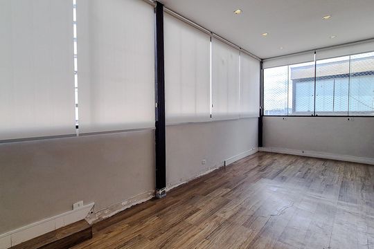 Compra este apartamento com 3 quartos, piscina no condomínio e jardim. — Quarto 5 - Suite (Piso Superior)