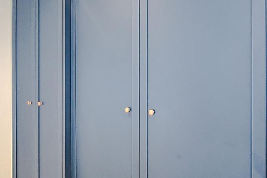 Compra este apartamento com 3 quartos, piscina no condomínio e jardim. — Cozinha