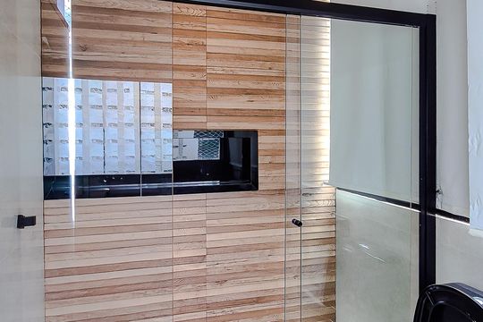 Compra este apartamento com 3 quartos, piscina no condomínio e jardim. — Banheiro da Suite (Piso Superior)