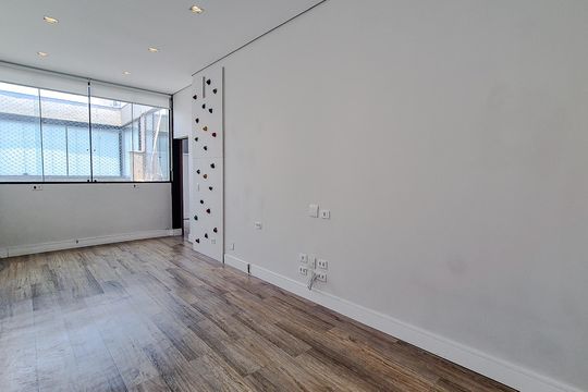 Compra este apartamento com 3 quartos, piscina no condomínio e jardim. — Quarto 5 - Suite (Piso Superior)