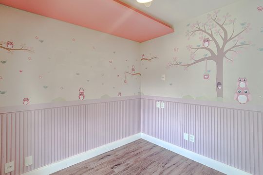 Compra este apartamento com 3 quartos, piscina no condomínio e jardim. — Quarto 2 - Suíte