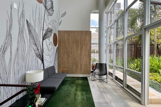 Compra apartamento em Pinheiros: 2 suítes, varanda gourmet, academia e piscina no condomínio. — Hall de entrada