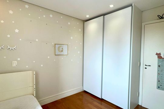 Compra apartamento em Pinheiros: 2 suítes, varanda gourmet, academia e piscina no condomínio. — Suíte 1