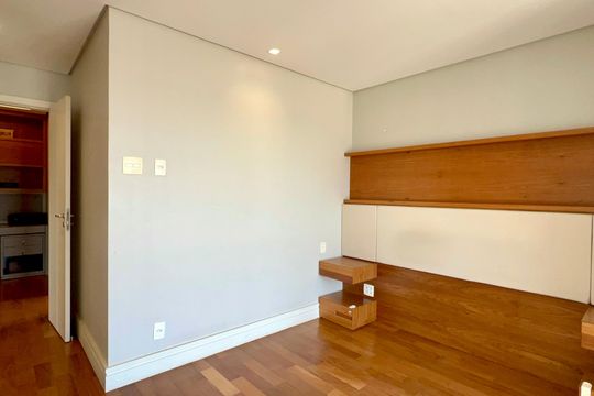 Compra apartamento em Pinheiros: 2 suítes, varanda gourmet, academia e piscina no condomínio. — Suíte 2