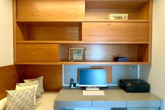 Compra apartamento em Pinheiros: 2 suítes, varanda gourmet, academia e piscina no condomínio. — Escritório