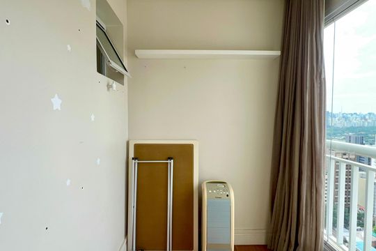 Compra apartamento em Pinheiros: 2 suítes, varanda gourmet, academia e piscina no condomínio. — Suíte 1
