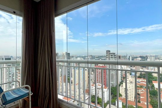 Compra apartamento em Pinheiros: 2 suítes, varanda gourmet, academia e piscina no condomínio. — Suíte 2