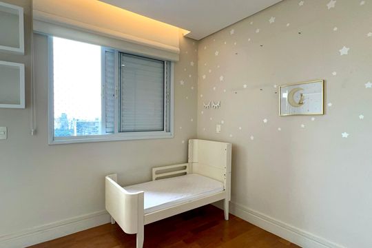 Compra apartamento em Pinheiros: 2 suítes, varanda gourmet, academia e piscina no condomínio. — Suíte 1