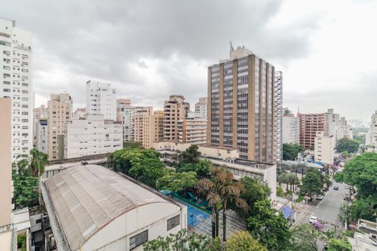 Comprar apartamento mobiliado com 2 quartos, varanda e jardim. Aceitam-se animais. — Vista