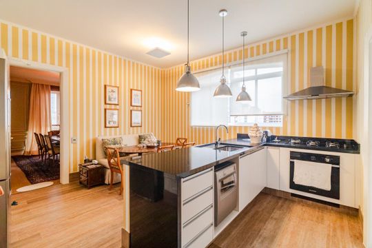 Comprar apartamento mobiliado com 2 quartos, varanda e jardim. Aceitam-se animais. — Cozinha