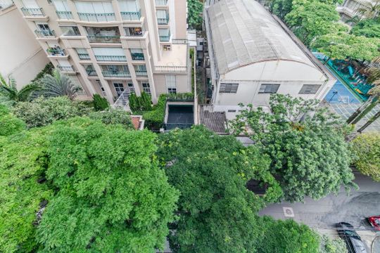 Comprar apartamento mobiliado com 2 quartos, varanda e jardim. Aceitam-se animais. — Vista