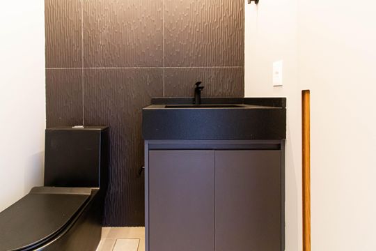 Comprar apartamento com 2 quartos. — Banheiro