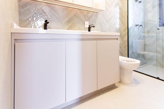 Comprar apartamento com 2 quartos. — Banheiro da Suíte 2