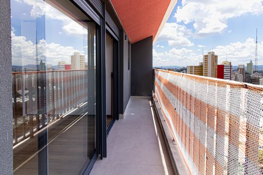Comprar apartamento com 2 quartos. — Varanda